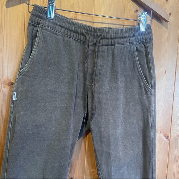 FairPlay Cropped - Picture 2 of 6